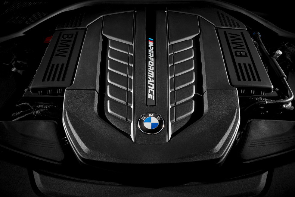 BMW остановит производство бензиновых версий 7 Series на один год