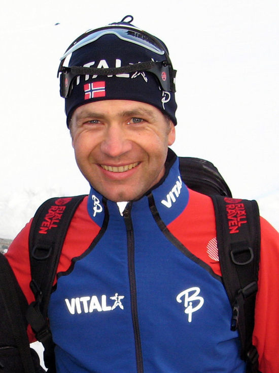 Легендарный биатлонист Бьорндален объявил о завершении карьеры: проблемы с сердцем