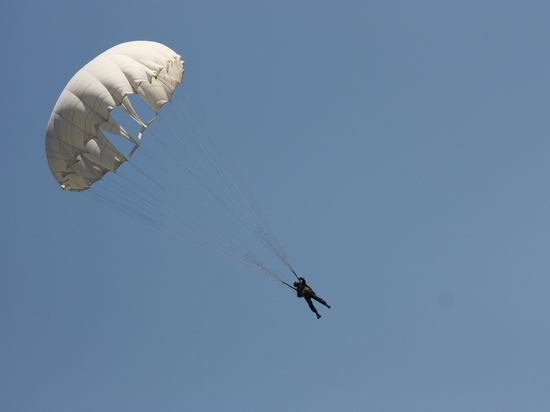 Сотрудник «Авиалесохраны» выжил после падения с нераскрывшимся парашютом