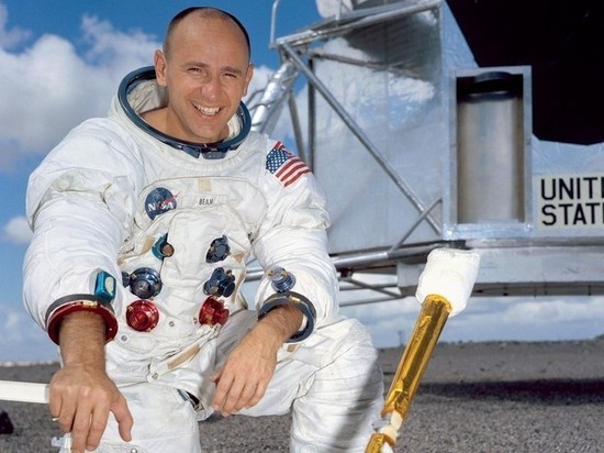 Умер американский астронавт Алан Бин, побывавший на Луне