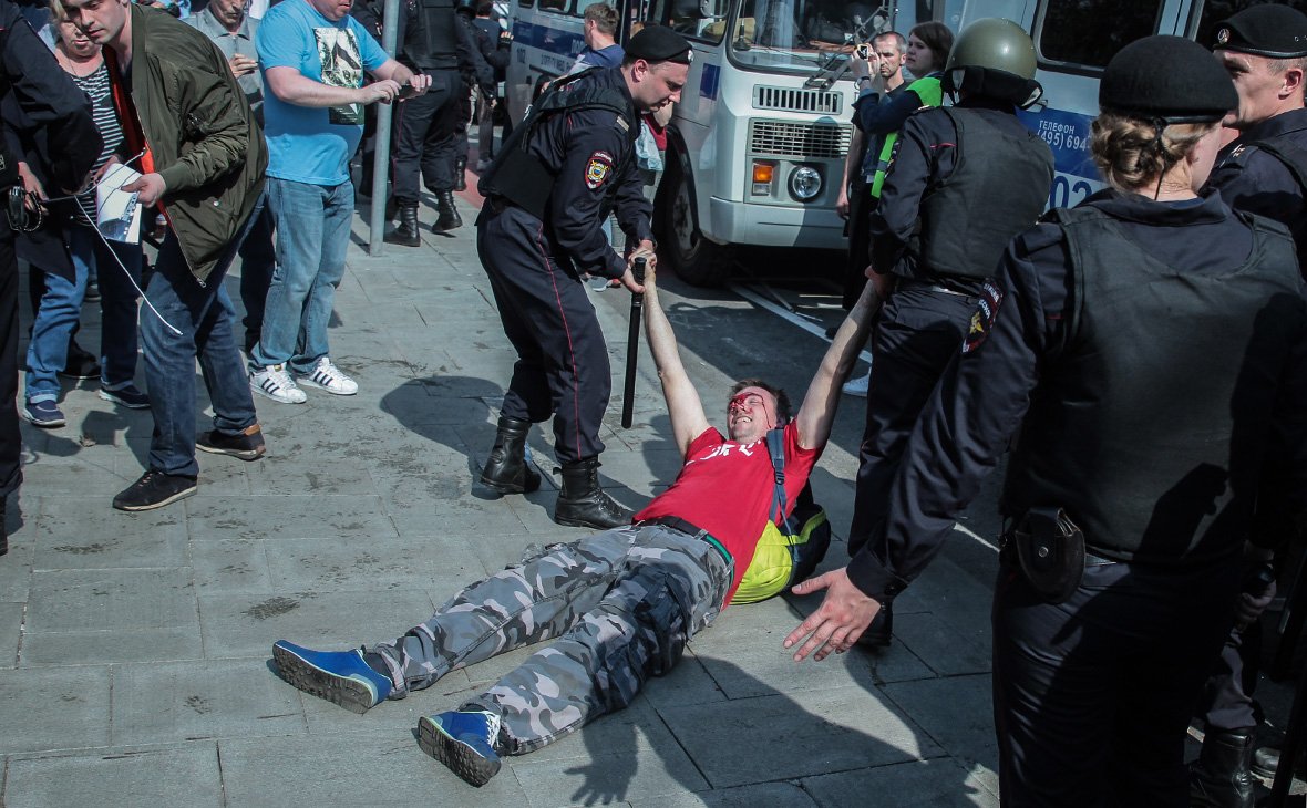 Правозащитники оценили в 1 тыс. число задержанных на акциях по России
