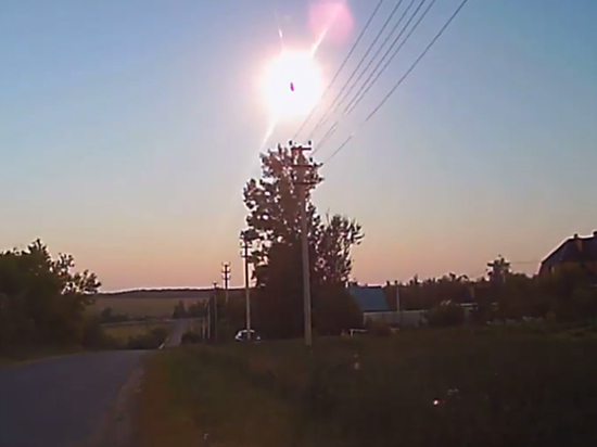 В Воронеже сняли падение таинственного метеорита