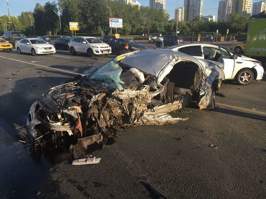 В Москве при ДТП в клочья разнесло BMW вместе с водителем В Москве при ДТП в клочья разнесло BMW вместе с водителем